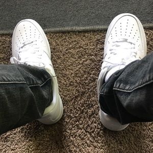 Meet your Posher, Levi